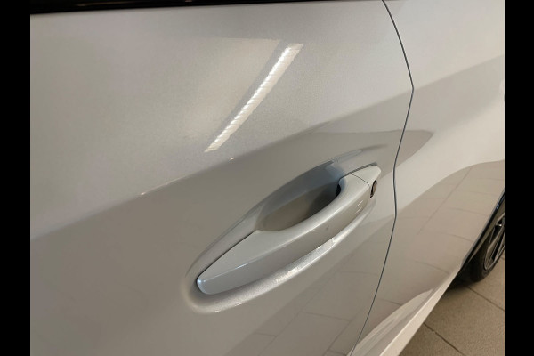 Peugeot 208 1.2 PureTech GT Pack 130PK AUTOMAAT PARELMOER WIT AIRCO CLIMA NAVI CRUISE KEYLESS APPLE CARPLAY PRIVACYGLAS NIEUWSTAAT