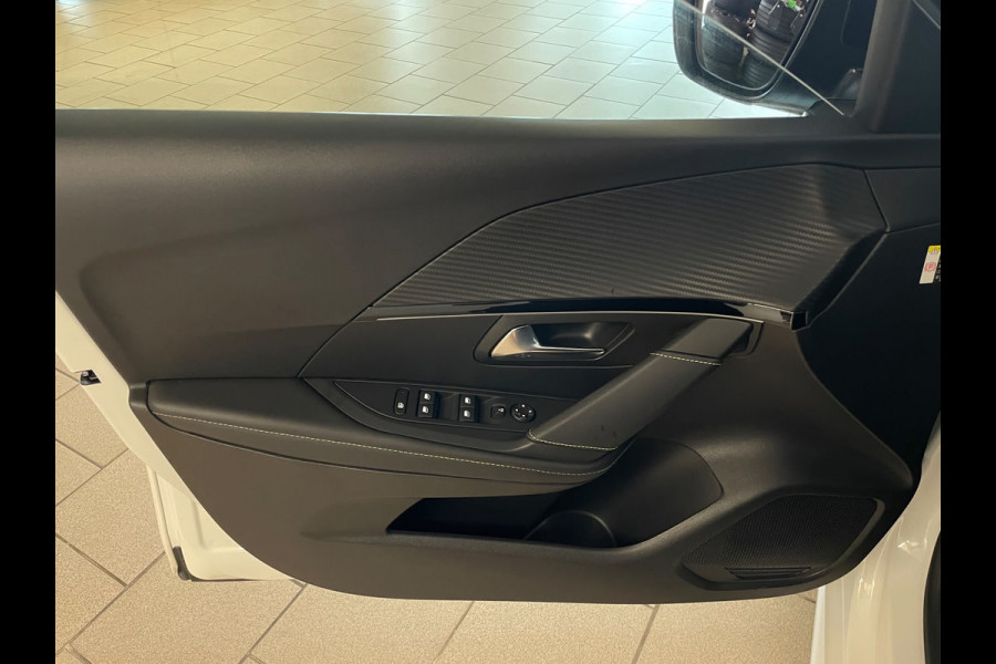Peugeot 208 1.2 PureTech GT Pack 130PK AUTOMAAT PARELMOER WIT AIRCO CLIMA NAVI CRUISE KEYLESS APPLE CARPLAY PRIVACYGLAS NIEUWSTAAT