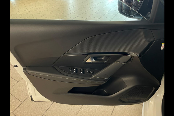 Peugeot 208 1.2 PureTech GT Pack 130PK AUTOMAAT PARELMOER WIT AIRCO CLIMA NAVI CRUISE KEYLESS APPLE CARPLAY PRIVACYGLAS NIEUWSTAAT
