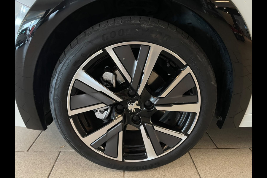 Peugeot 208 1.2 PureTech GT Pack 130PK AUTOMAAT PARELMOER WIT AIRCO CLIMA NAVI CRUISE KEYLESS APPLE CARPLAY PRIVACYGLAS NIEUWSTAAT