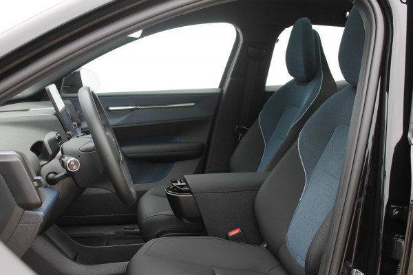 Volvo EX30 Single Motor Extended Range Ultra 69 kWh Semi elektrisch wegklapbare trekhaak / Verwarmbare voorstoelen / Panoramisch glazen dak / Google Infotainment