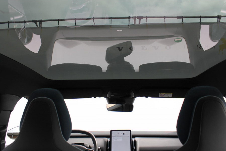 Volvo EX30 Single Motor Extended Range Ultra 69 kWh Semi elektrisch wegklapbare trekhaak / Verwarmbare voorstoelen / Panoramisch glazen dak / Google Infotainment