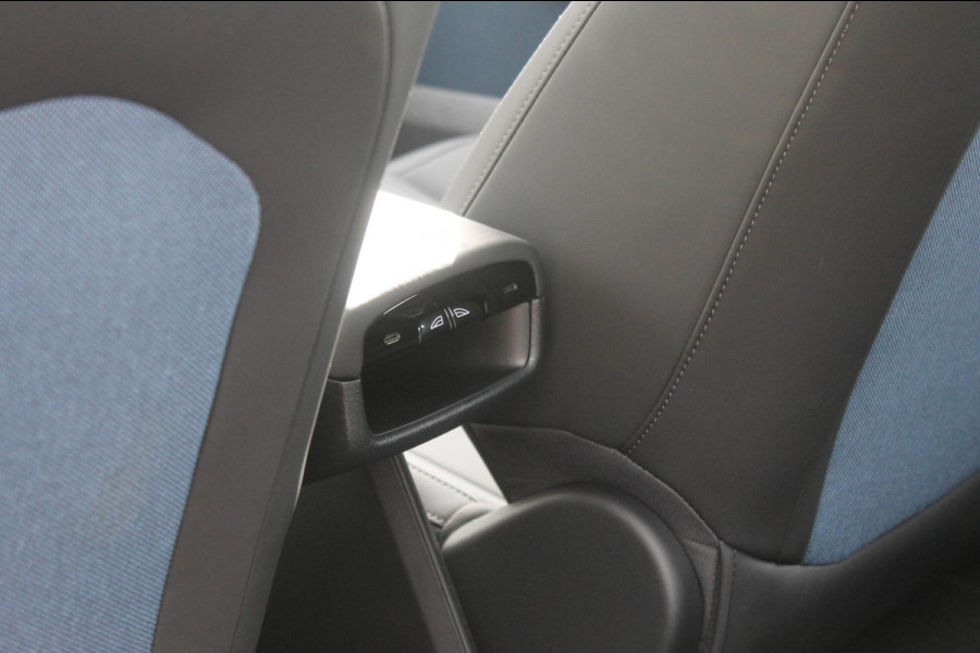 Volvo EX30 Single Motor Extended Range Ultra 69 kWh Semi elektrisch wegklapbare trekhaak / Verwarmbare voorstoelen / Panoramisch glazen dak / Google Infotainment