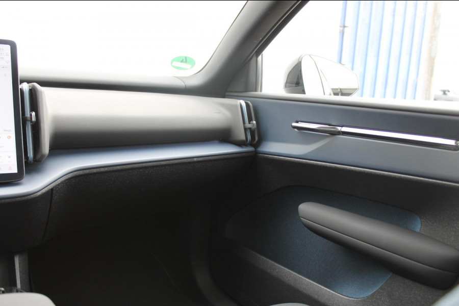 Volvo EX30 Single Motor Extended Range Ultra 69 kWh Semi elektrisch wegklapbare trekhaak / Verwarmbare voorstoelen / Panoramisch glazen dak / Google Infotainment