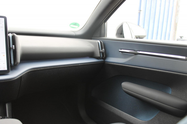 Volvo EX30 Single Motor Extended Range Ultra 69 kWh Semi elektrisch wegklapbare trekhaak / Verwarmbare voorstoelen / Panoramisch glazen dak / Google Infotainment