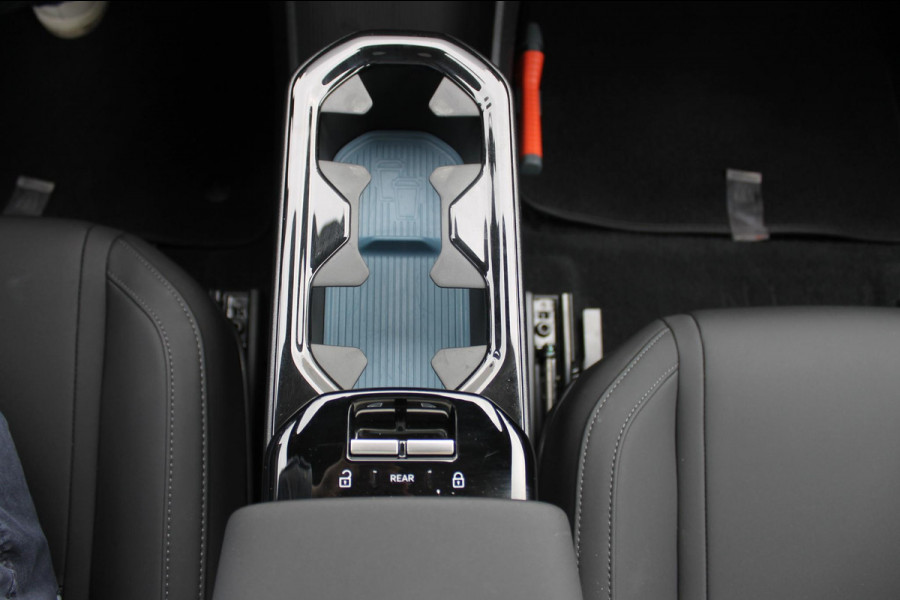 Volvo EX30 Single Motor Extended Range Ultra 69 kWh Semi elektrisch wegklapbare trekhaak / Verwarmbare voorstoelen / Panoramisch glazen dak / Google Infotainment