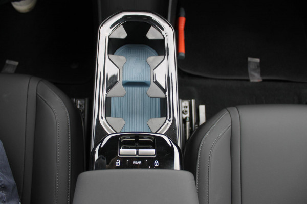 Volvo EX30 Single Motor Extended Range Ultra 69 kWh Semi elektrisch wegklapbare trekhaak / Verwarmbare voorstoelen / Panoramisch glazen dak / Google Infotainment