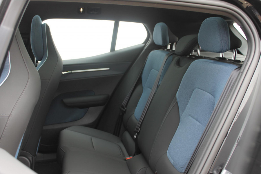 Volvo EX30 Single Motor Extended Range Ultra 69 kWh Semi elektrisch wegklapbare trekhaak / Verwarmbare voorstoelen / Panoramisch glazen dak / Google Infotainment