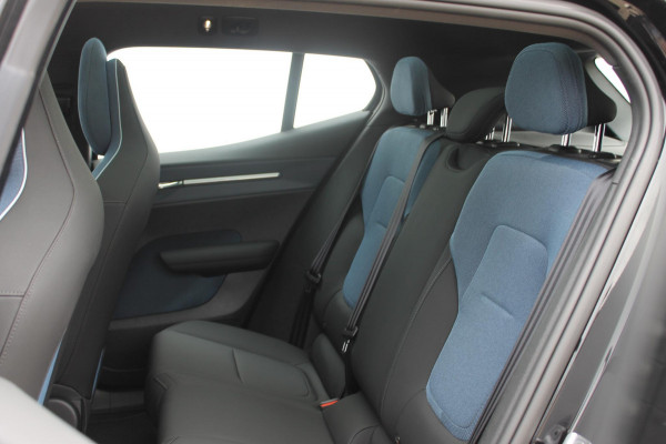 Volvo EX30 Single Motor Extended Range Ultra 69 kWh Semi elektrisch wegklapbare trekhaak / Verwarmbare voorstoelen / Panoramisch glazen dak / Google Infotainment