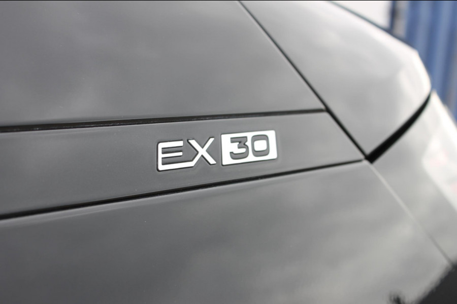 Volvo EX30 Single Motor Extended Range Ultra 69 kWh Semi elektrisch wegklapbare trekhaak / Verwarmbare voorstoelen / Panoramisch glazen dak / Google Infotainment
