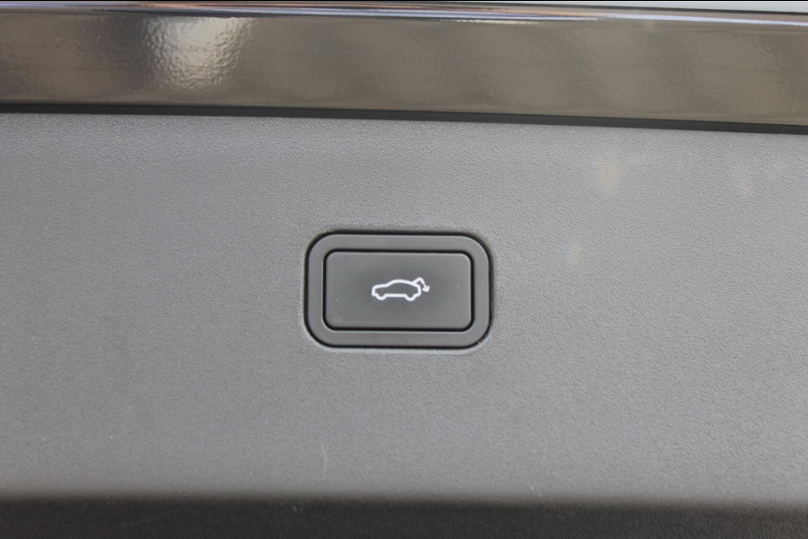 Volvo EX30 Single Motor Extended Range Ultra 69 kWh Semi elektrisch wegklapbare trekhaak / Verwarmbare voorstoelen / Panoramisch glazen dak / Google Infotainment