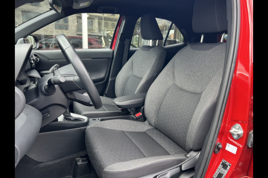 Toyota Yaris Cross 1.5 Hybrid Dynamic | Trekhaak, Parkeersensoren voor, Keyless, 17 inch, LED, Apple CarPlay/Android Auto