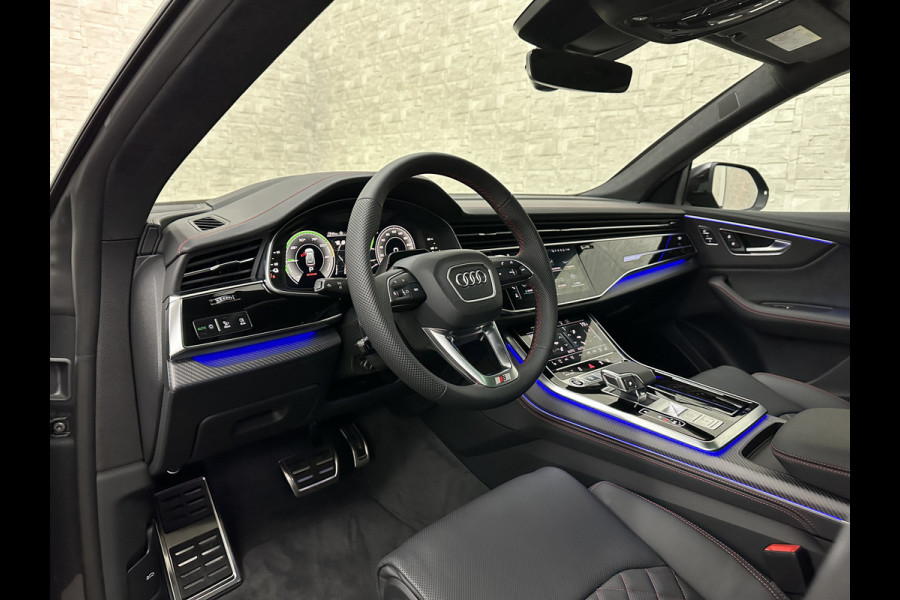 Audi Q8 60e Competition 490pk | 4WS | Massage | Carbon | Ventilatie | Valcona Leder+ Pakket | B&O Sound | 23'' | Alcantara hemel | Head-Up | Soft-Close | Panorama | 2x Memory | Trekhaak | Keyless-Entry | Luchtvering | Nieuw | Fabrieksgarantie.