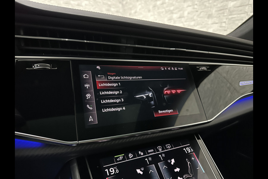 Audi Q8 60e Competition 490pk | 4WS | Massage | Carbon | Ventilatie | Valcona Leder+ Pakket | B&O Sound | 23'' | Alcantara hemel | Head-Up | Soft-Close | Panorama | 2x Memory | Trekhaak | Keyless-Entry | Luchtvering | Nieuw | Fabrieksgarantie.