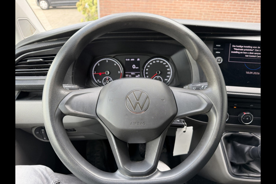 Volkswagen Transporter 2.0 TDI L2H1 Trekhaak / App connect / Imperiaal / cruise
