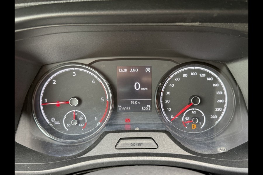 Volkswagen Transporter 2.0 TDI L2H1 Trekhaak / App connect / Imperiaal / cruise