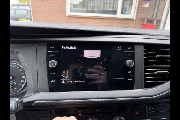 Volkswagen Transporter 2.0 TDI L2H1 Trekhaak / App connect / Imperiaal / cruise