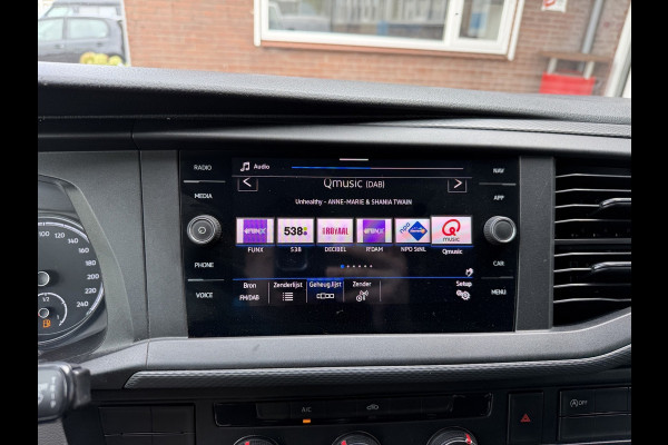 Volkswagen Transporter 2.0 TDI L2H1 Trekhaak / App connect / Imperiaal / cruise
