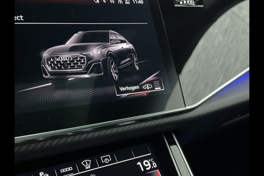 Audi Q8 60e Competition 490pk | 4WS | Massage | Carbon | Ventilatie | Valcona Leder+ Pakket | B&O Sound | 23'' | Alcantara hemel | Head-Up | Soft-Close | Panorama | 2x Memory | Trekhaak | Keyless-Entry | Luchtvering | Nieuw | Fabrieksgarantie.