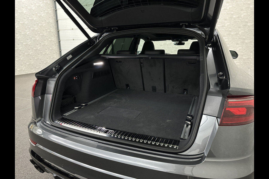 Audi Q8 60e Competition 490pk | 4WS | Massage | Carbon | Ventilatie | Valcona Leder+ Pakket | B&O Sound | 23'' | Alcantara hemel | Head-Up | Soft-Close | Panorama | 2x Memory | Trekhaak | Keyless-Entry | Luchtvering | Nieuw | Fabrieksgarantie.