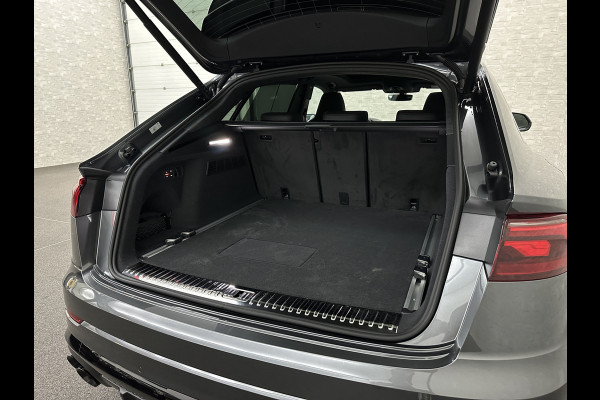 Audi Q8 60e Competition 490pk | 4WS | Massage | Carbon | Ventilatie | Valcona Leder+ Pakket | B&O Sound | 23'' | Alcantara hemel | Head-Up | Soft-Close | Panorama | 2x Memory | Trekhaak | Keyless-Entry | Luchtvering | Nieuw | Fabrieksgarantie.