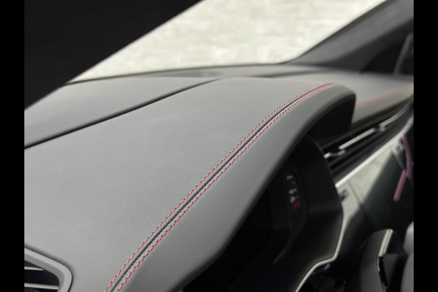 Audi Q8 60e Competition 490pk | 4WS | Massage | Carbon | Ventilatie | Valcona Leder+ Pakket | B&O Sound | 23'' | Alcantara hemel | Head-Up | Soft-Close | Panorama | 2x Memory | Trekhaak | Keyless-Entry | Luchtvering | Nieuw | Fabrieksgarantie.