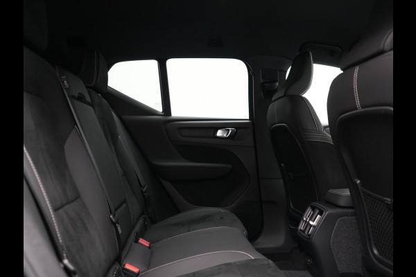 Volvo XC40 Recharge P8 AWD Twin Ultimate 408pk Dealer O.H | Trekhaak Af Fabriek | Adaptive Cruise | Camera | Warmtepomp | Alcantara Sportstoelen Verwarmd | Keyless | Apple Carplay | Pilot Assist | BLIS | Navigatie | Virtual | DAB | 20"L.M |