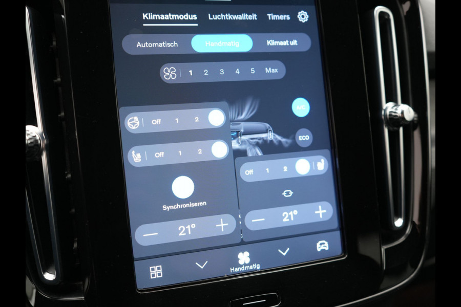 Volvo XC40 Recharge P8 AWD Twin Ultimate 408pk Dealer O.H | Trekhaak Af Fabriek | Adaptive Cruise | Camera | Warmtepomp | Alcantara Sportstoelen Verwarmd | Keyless | Apple Carplay | Pilot Assist | BLIS | Navigatie | Virtual | DAB | 20"L.M |