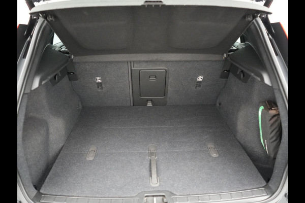 Volvo XC40 Recharge P8 AWD Twin Ultimate 408pk Dealer O.H | Trekhaak Af Fabriek | Adaptive Cruise | Camera | Warmtepomp | Alcantara Sportstoelen Verwarmd | Keyless | Apple Carplay | Pilot Assist | BLIS | Navigatie | Virtual | DAB | 20"L.M |