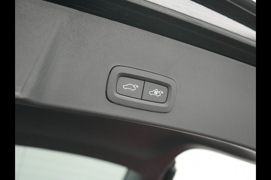 Volvo XC40 Recharge P8 AWD Twin Ultimate 408pk Dealer O.H | Trekhaak Af Fabriek | Adaptive Cruise | Camera | Warmtepomp | Alcantara Sportstoelen Verwarmd | Keyless | Apple Carplay | Pilot Assist | BLIS | Navigatie | Virtual | DAB | 20"L.M |