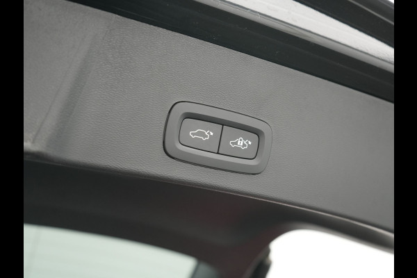 Volvo XC40 Recharge P8 AWD Twin Ultimate 408pk Dealer O.H | Trekhaak Af Fabriek | Adaptive Cruise | Camera | Warmtepomp | Alcantara Sportstoelen Verwarmd | Keyless | Apple Carplay | Pilot Assist | BLIS | Navigatie | Virtual | DAB | 20"L.M |