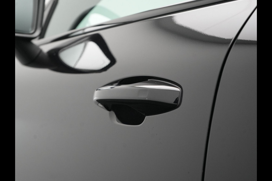 Volvo XC40 Recharge P8 AWD Twin Ultimate 408pk Dealer O.H | Trekhaak Af Fabriek | Adaptive Cruise | Camera | Warmtepomp | Alcantara Sportstoelen Verwarmd | Keyless | Apple Carplay | Pilot Assist | BLIS | Navigatie | Virtual | DAB | 20"L.M |