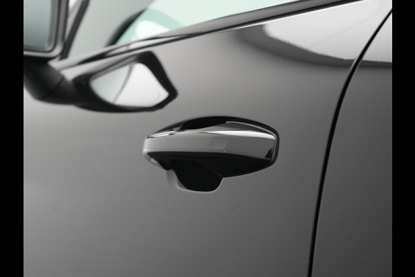 Volvo XC40 Recharge P8 AWD Twin Ultimate 408pk Dealer O.H | Trekhaak Af Fabriek | Adaptive Cruise | Camera | Warmtepomp | Alcantara Sportstoelen Verwarmd | Keyless | Apple Carplay | Pilot Assist | BLIS | Navigatie | Virtual | DAB | 20"L.M |