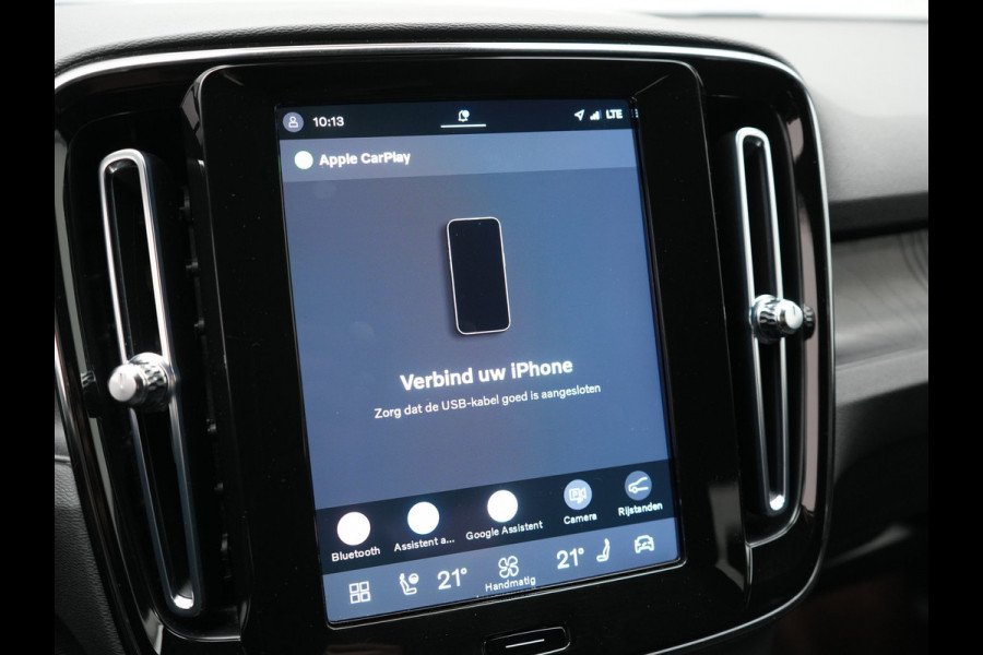 Volvo XC40 Recharge P8 AWD Twin Ultimate 408pk Dealer O.H | Trekhaak Af Fabriek | Adaptive Cruise | Camera | Warmtepomp | Alcantara Sportstoelen Verwarmd | Keyless | Apple Carplay | Pilot Assist | BLIS | Navigatie | Virtual | DAB | 20"L.M |
