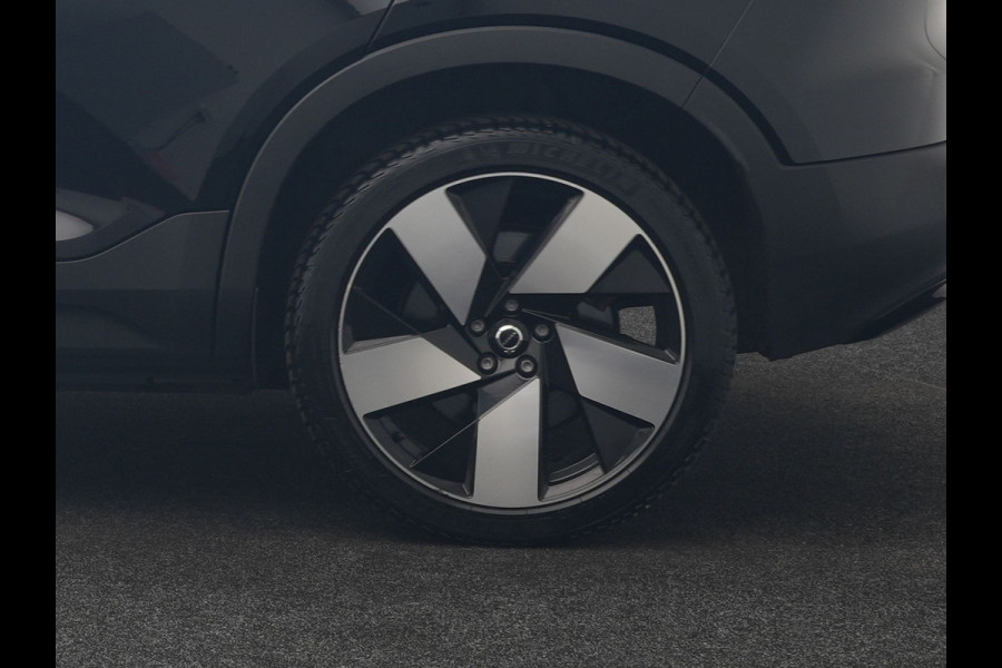 Volvo XC40 Recharge P8 AWD Twin Ultimate 408pk Dealer O.H | Trekhaak Af Fabriek | Adaptive Cruise | Camera | Warmtepomp | Alcantara Sportstoelen Verwarmd | Keyless | Apple Carplay | Pilot Assist | BLIS | Navigatie | Virtual | DAB | 20"L.M |