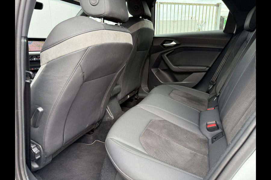 Audi A1 citycarver 30 TFSI epic | Automaat | S-Line | Apple Car Play | Parkeercamera | Adaptive Cruise Control | BOMVOL!