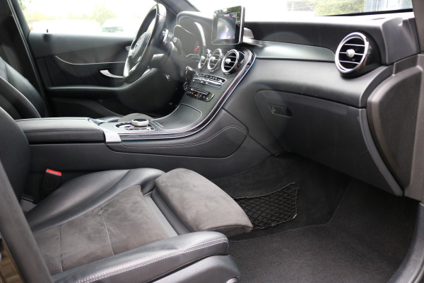 Mercedes-Benz GLC 220 d 4MATIC Autom Amg style Xenon Leder Panodak T-haak Bj:2018