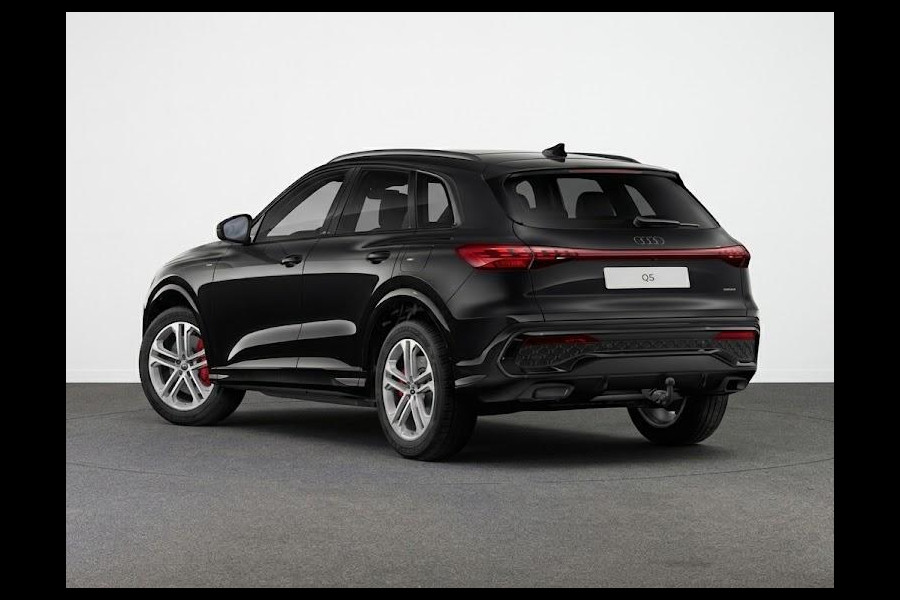 Audi Q5 S edition Competition e-hybrid 367 pk | Panorama-glasdak | Trekhaak, elektr. wegklapbaar | MMI bijrijdersdisplay | Geheugen bestuurdersstoel |