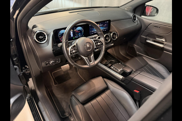 Mercedes-Benz B-Klasse 250 e 17"/Leder/Panoramadak/Stoel + stuurverwarming/Camera/PDC v+a/Apple Carplay & Android Auto