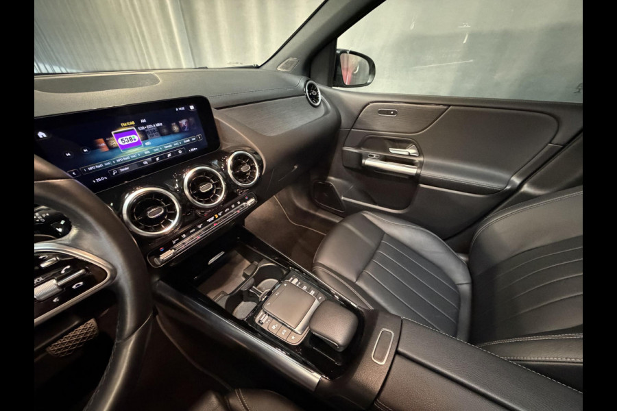 Mercedes-Benz B-Klasse 250 e 17"/Leder/Panoramadak/Stoel + stuurverwarming/Camera/PDC v+a/Apple Carplay & Android Auto