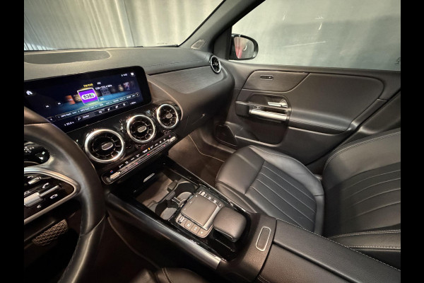 Mercedes-Benz B-Klasse 250 e 17"/Leder/Panoramadak/Stoel + stuurverwarming/Camera/PDC v+a/Apple Carplay & Android Auto
