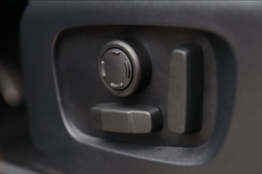 Land Rover Discovery Sport P300e 1.5 R-Dynamic S Black Edition / PANO / ACC / KEYLESS / CAMERA / STOELVERW