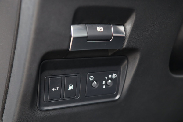 Land Rover Discovery Sport P300e 1.5 R-Dynamic S Black Edition / PANO / ACC / KEYLESS / CAMERA / STOELVERW
