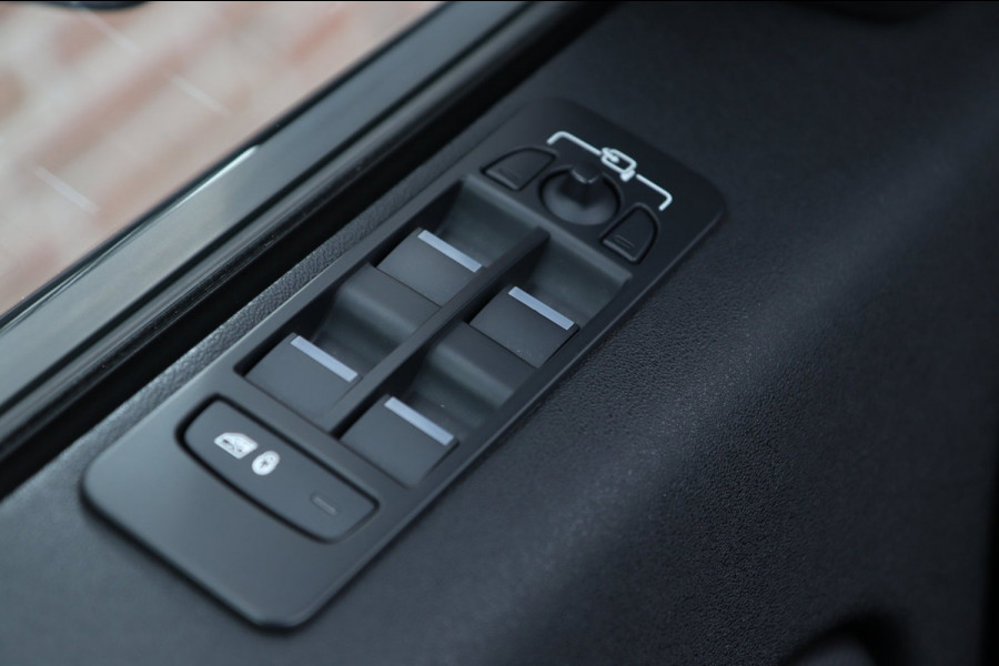 Land Rover Discovery Sport P300e 1.5 R-Dynamic S Black Edition / PANO / ACC / KEYLESS / CAMERA / STOELVERW