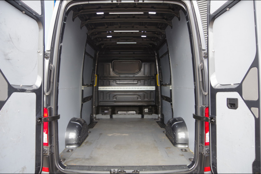 Volkswagen Crafter 35 2.0 TDI L3H3(L2H2) 177PK AUT. 2X SCHUIFDEUR, STOELVERWARMING, CAMERA, NAVI, CRUISE, LEDER STUUR, VOORRUIT VERWARMING, STUURVE