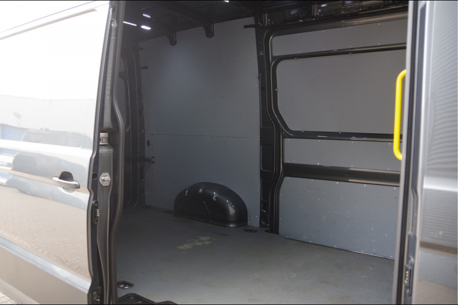 Volkswagen Crafter 35 2.0 TDI L3H3(L2H2) 177PK AUT. 2X SCHUIFDEUR, STOELVERWARMING, CAMERA, NAVI, CRUISE, LEDER STUUR, VOORRUIT VERWARMING, STUURVE