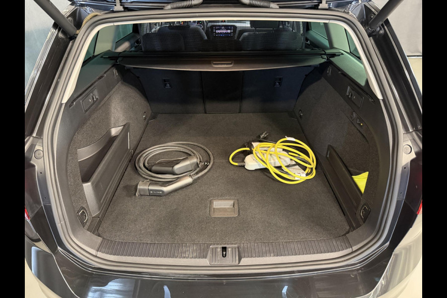 Volkswagen Passat Variant 1.4 TSI PHEV GTE Business 18"/SOH 96%/Panoramadak/Trekhaak/Camera/PDC v+a/Elektrische klep/Apple Carplay & Android Auto