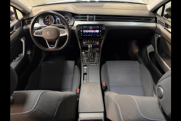 Volkswagen Passat Variant 1.4 TSI PHEV GTE Business 18"/SOH 96%/Panoramadak/Trekhaak/Camera/PDC v+a/Elektrische klep/Apple Carplay & Android Auto