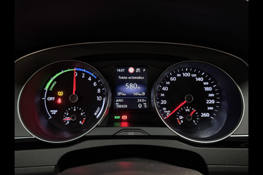 Volkswagen Passat Variant 1.4 TSI PHEV GTE Business 18"/SOH 96%/Panoramadak/Trekhaak/Camera/PDC v+a/Elektrische klep/Apple Carplay & Android Auto
