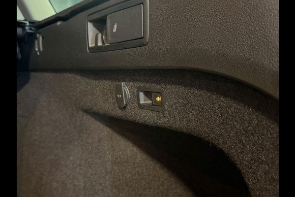 Volkswagen Passat Variant 1.4 TSI PHEV GTE Business 18"/SOH 96%/Panoramadak/Trekhaak/Camera/PDC v+a/Elektrische klep/Apple Carplay & Android Auto